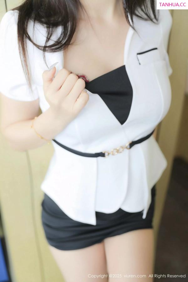   [XiuRen]高清写真图 2025.05.23 No.10321 Candy糖糖 白色OL第5张图片